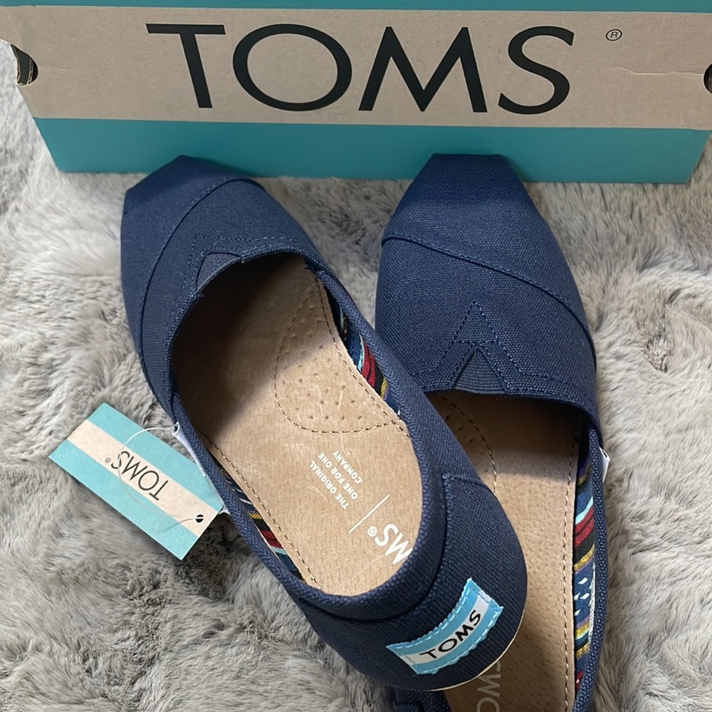 TOMS Women’s Classic Loafers - Picture 3 of 6